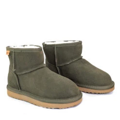 Ultimate Sheepskin Kid's Mini Classic Boots -Ugg 3 6206abc7 8219 490f a8ca 6359a1aad014